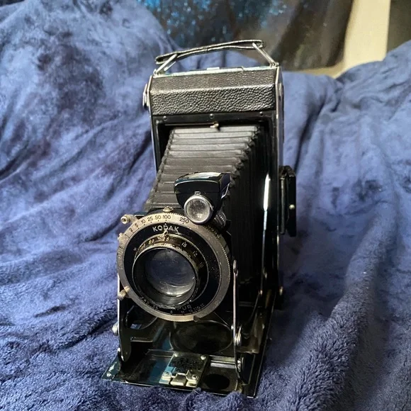 - Antique Eastman Kodak Co Anastigmat Compur Six-16 camera 1936 with case